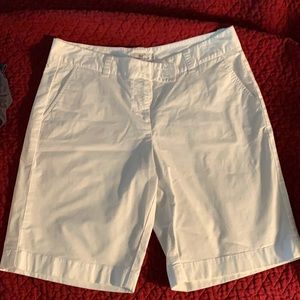 Gorgeous pair of NWOT vineyard vines shorts 96 percent cotton 4 percent spandex